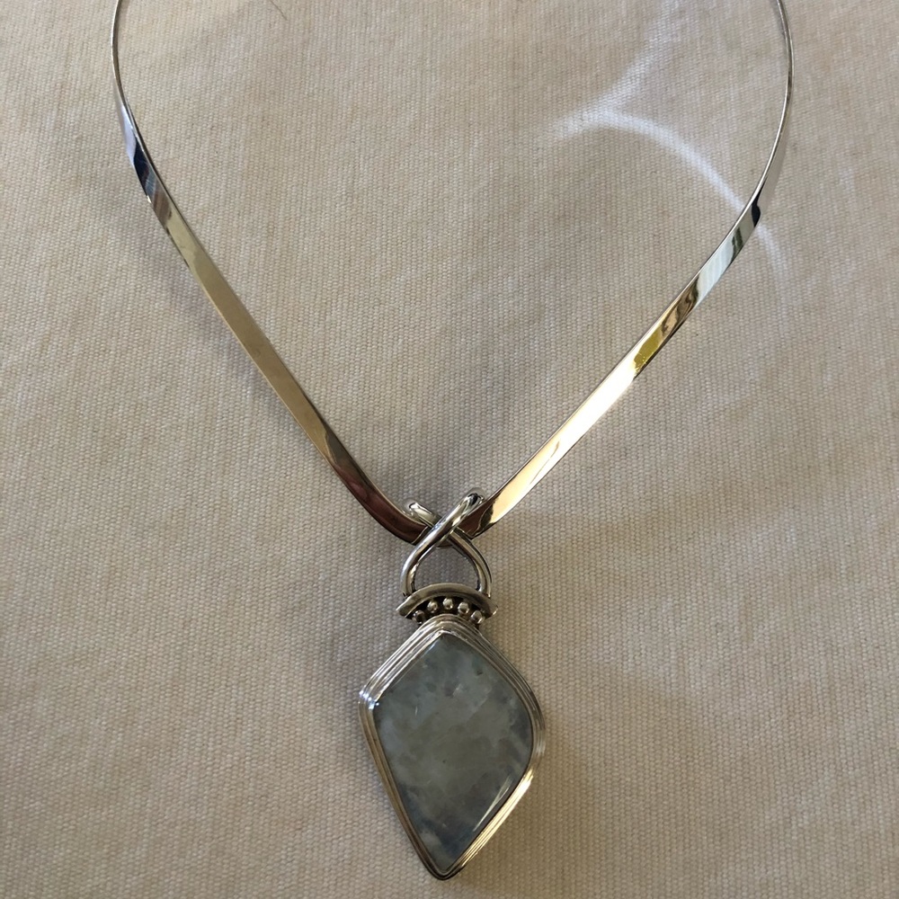 925 Silver Collar with Moonstone pendant